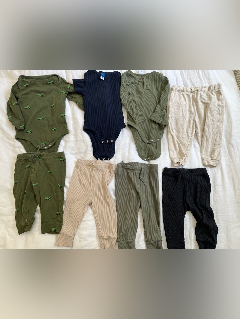 Set of 8 Baby GAP and Old Navy onesies and pants. Excellent condition